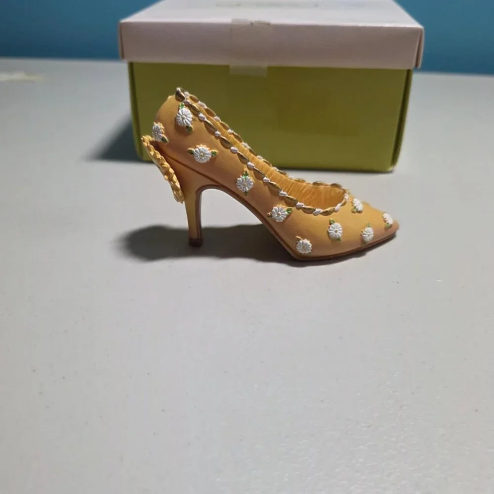 EUC Stepping Out Decorative Tiny Shoe - Daisy Mae Design - Picture 7 of 7